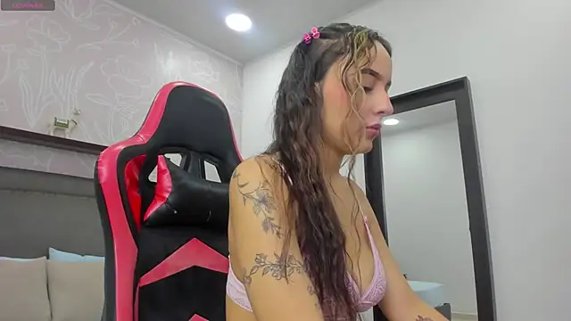 Snapshot of charlotte_rousee chatting on September 27, 2025, 12:32 pm charlotte rousee online show from September 27, 2025, 12:32 pm