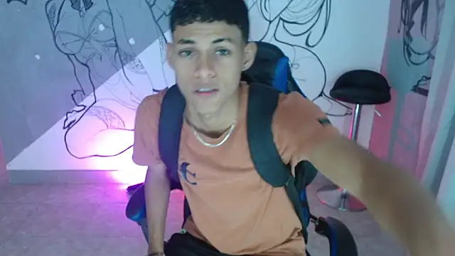 Snapshot of deivid_bigcock1 chatting on November 21, 2025, 12:10 am deivid bigcock1 online show from November 21, 2025, 12:10 am