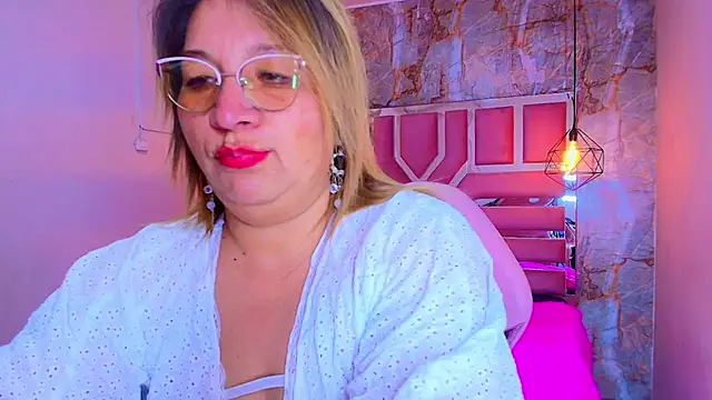 MaylinRosse  online show from February 4, 2026, 7:09 pm