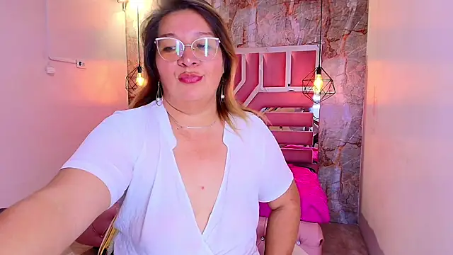 MaylinRosse  online show from April 16, 2026, 9:39 pm