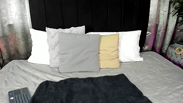 Lenapaul  online show from October 24, 2025, 3:58 am