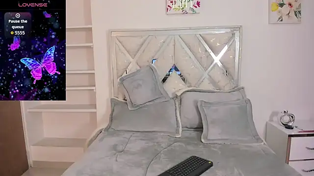 DemianSalvatore online show from September 26, 2025, 1:48 pm