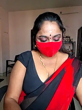 Snapshot of queendivya chatting on June 26, 2026, 5:01 am queendivya online show from June 26, 2026, 5:01 am