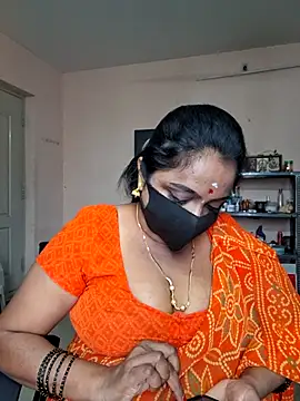 Snapshot of queendivya chatting on July 5, 2026, 3:13 am queendivya online show from July 5, 2026, 3:13 am