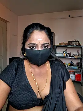 Snapshot of queendivya chatting on July 7, 2026, 4:26 am queendivya online show from July 7, 2026, 4:26 am