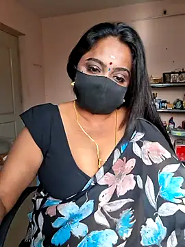 Snapshot of queendivya chatting on July 14, 2026, 11:38 am queendivya online show from July 14, 2026, 11:38 am