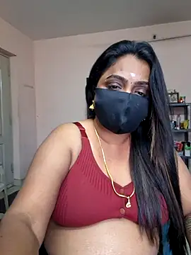 Snapshot of queendivya chatting on July 18, 2026, 1:43 am queendivya online show from July 18, 2026, 1:43 am
