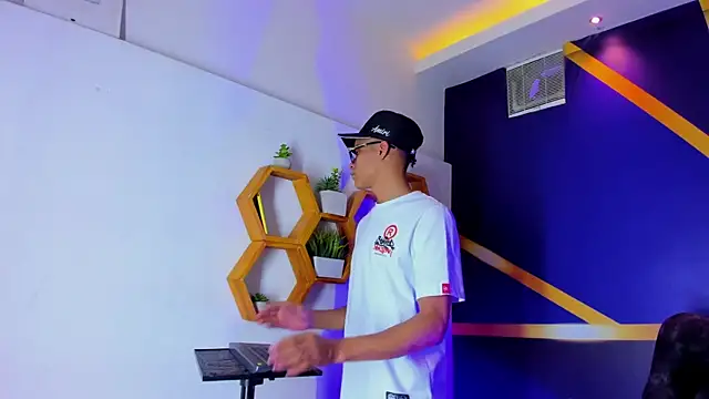 Imperialboys 2 online show from September 21, 2025, 4:14 am