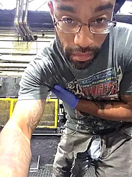 Snapshot of Justahungdad chatting on October 6, 2025, 12:24 pm Justahungdad online show from October 6, 2025, 12:24 pm