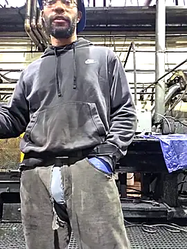 Snapshot of Justahungdad chatting on October 13, 2025, 12:05 pm Justahungdad online show from October 13, 2025, 12:05 pm