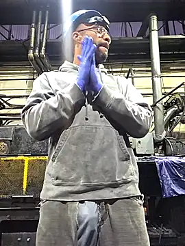 Snapshot of Justahungdad chatting on November 17, 2025, 12:22 pm Justahungdad online show from November 17, 2025, 12:22 pm