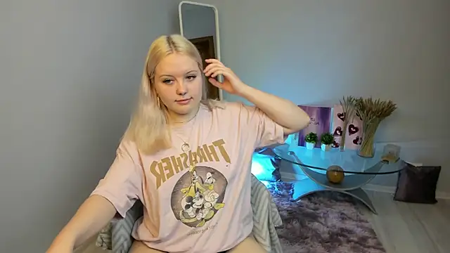 Snapshot of RoseThomas_ chatting on September 28, 2025, 5:35 am RoseThomas online show from September 28, 2025, 5:35 am