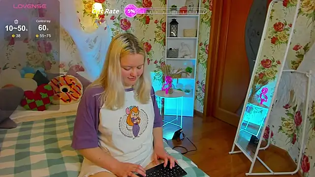 Snapshot of RoseThomas_ chatting on November 3, 2025, 8:48 am RoseThomas online show from November 3, 2025, 8:48 am