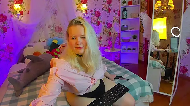 Snapshot of RoseThomas_ chatting on November 7, 2025, 8:36 am RoseThomas online show from November 7, 2025, 8:36 am