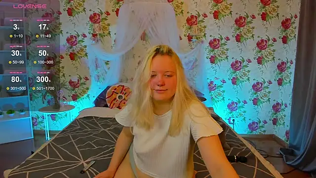 Snapshot of RoseThomas_ chatting on November 16, 2025, 8:09 am RoseThomas online show from November 16, 2025, 8:09 am