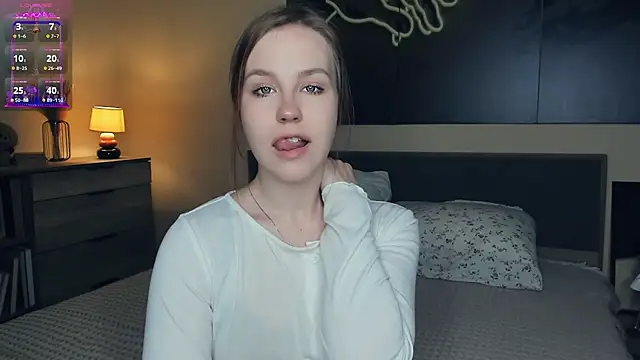 MaliaBourraine online show from October 14, 2025, 7:09 am