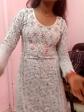 Snapshot of pari_rani7 chatting on March 12, 2026, 4:07 am pari rani7 online show from March 12, 2026, 4:07 am