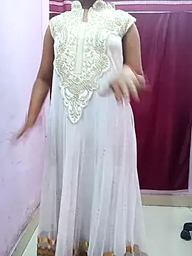 Snapshot of pari_rani7 chatting on March 25, 2026, 4:40 am pari rani7 online show from March 25, 2026, 4:40 am
