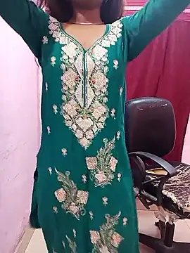 Snapshot of pari_rani7 chatting on March 29, 2026, 3:39 am pari rani7 online show from March 29, 2026, 3:39 am