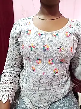 Snapshot of pari_rani7 chatting on April 4, 2026, 4:22 am pari rani7 online show from April 4, 2026, 4:22 am