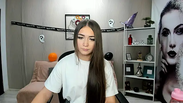 EllaClarke online show from October 31, 2025, 12:50 pm