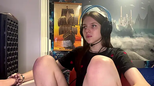 Elira Breeze online show from November 21, 2025, 1:21 pm