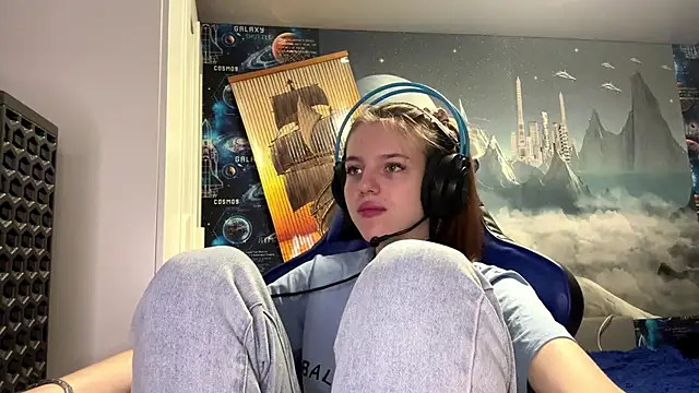 Elira Breeze online show from January 9, 2026, 1:36 pm