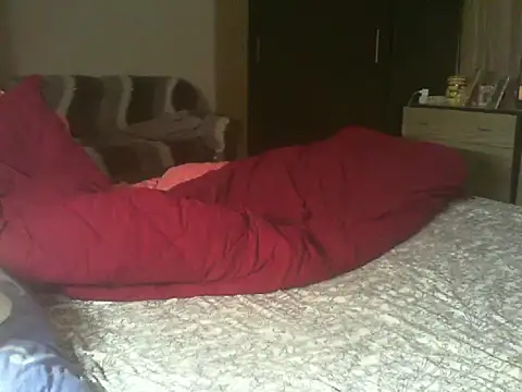 Lauray1 online show from November 28, 2025, 5:04 pm