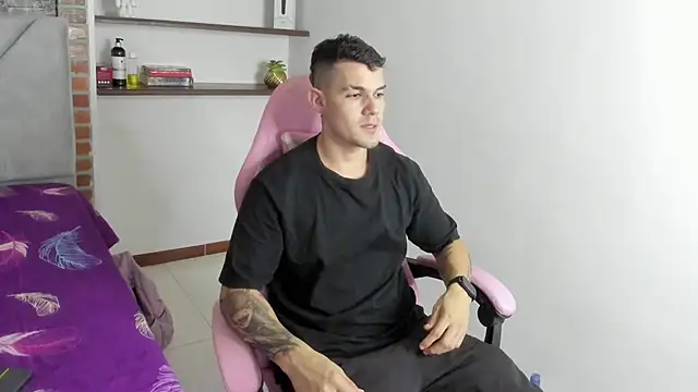 BooyHott  online show from December 5, 2025, 7:54 pm