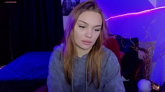 KitsyMoore online show from December 1, 2025, 1:05 pm