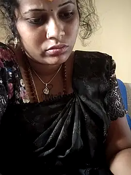 sweetqueen143 online show from November 11, 2025, 4:23 am