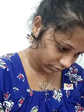 sweetqueen143 online show from February 13, 2026, 6:09 am