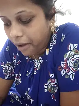 sweetqueen143 online show from April 10, 2026, 10:42 am