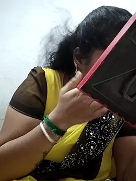 sweetqueen143 online show from April 12, 2026, 7:13 am