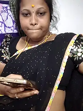 Snapshot of sweetqueen143 chatting on May 20, 2026, 12:22 pm sweetqueen143 online show from May 20, 2026, 12:22 pm