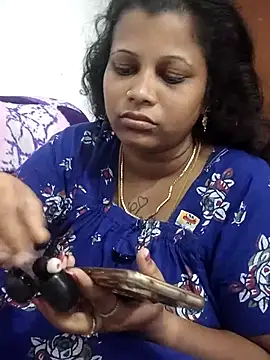 Snapshot of sweetqueen143 chatting on May 23, 2026, 5:01 am sweetqueen143 online show from May 23, 2026, 5:01 am