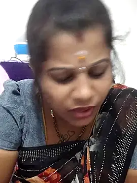 Snapshot of sweetqueen143 chatting on May 24, 2026, 12:54 pm sweetqueen143 online show from May 24, 2026, 12:54 pm