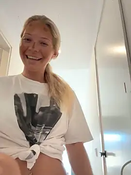 Bellablows online show from October 8, 2025, 4:26 pm