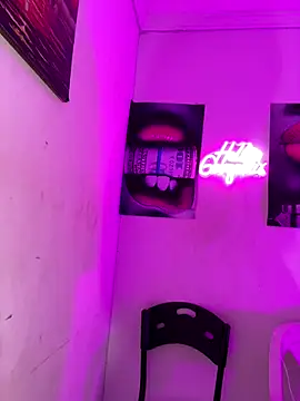 Snapshot of becca_wilsson chatting on November 24, 2025, 10:04 am becca wilsson online show from November 24, 2025, 10:04 am