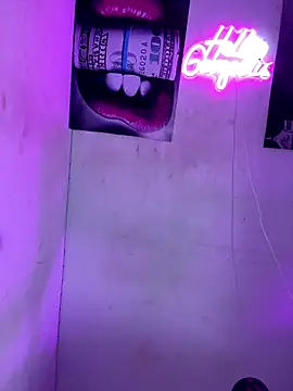 Snapshot of becca_wilsson chatting on December 2, 2025, 9:25 am becca wilsson online show from December 2, 2025, 9:25 am