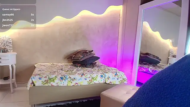 SaraGuzmann online show from January 10, 2026, 7:59 pm