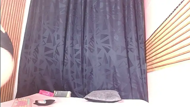 Melii idalgo online show from November 28, 2025, 3:09 am