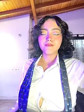 Grecia  x online show from September 23, 2025, 8:23 pm