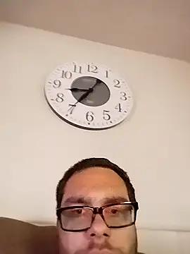 Snapshot of robbylj27 chatting on October 28, 2025, 1:36 pm robbylj27 online show from October 28, 2025, 1:36 pm