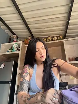 Snapshot of liahouses chatting on November 2, 2025, 2:52 pm liahouses online show from November 2, 2025, 2:52 pm