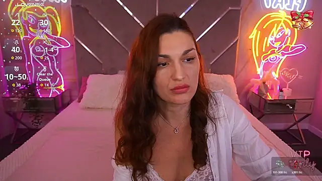 EllaGoldenn online show from December 13, 2025, 9:42 pm