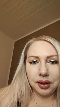 MarinaMargo online show from December 1, 2025, 9:20 pm