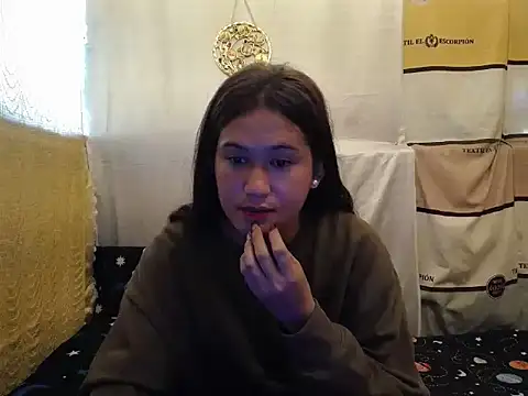 girlyesha online show from October 15, 2025, 1:17 am