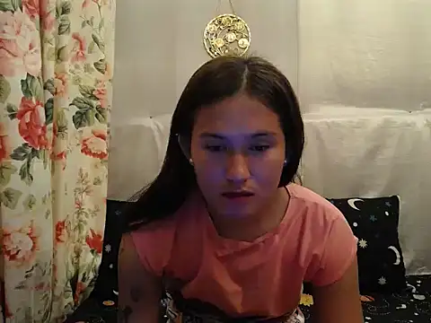 girlyesha online show from October 18, 2025, 11:33 am