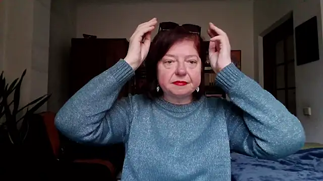 Snapshot of Violet_Pulse chatting on April 21, 2026, 11:38 am Violet Pulse online show from April 21, 2026, 11:38 am
